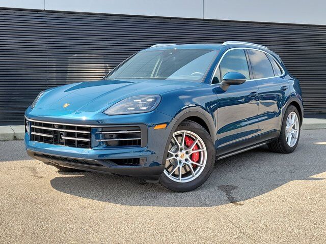 2025 PORSCHE Cayenne