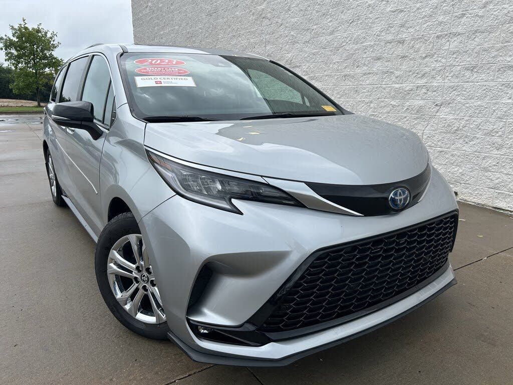 2023 TOYOTA Sienna