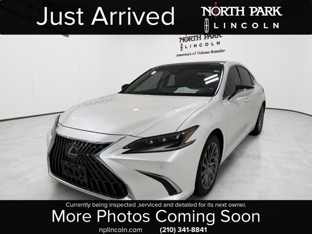 2025 LEXUS ES