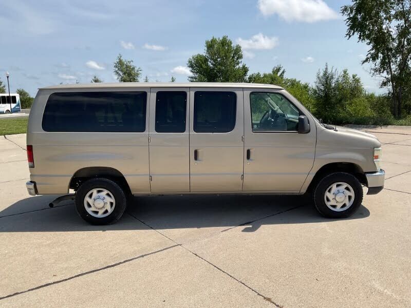 2011 FORD E-350