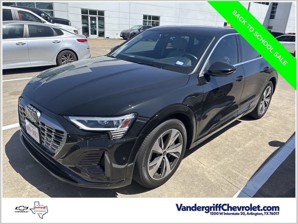 2024 AUDI Q8