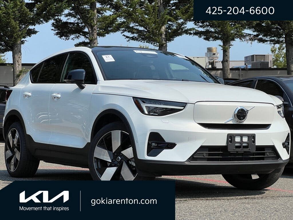 2023 VOLVO C40