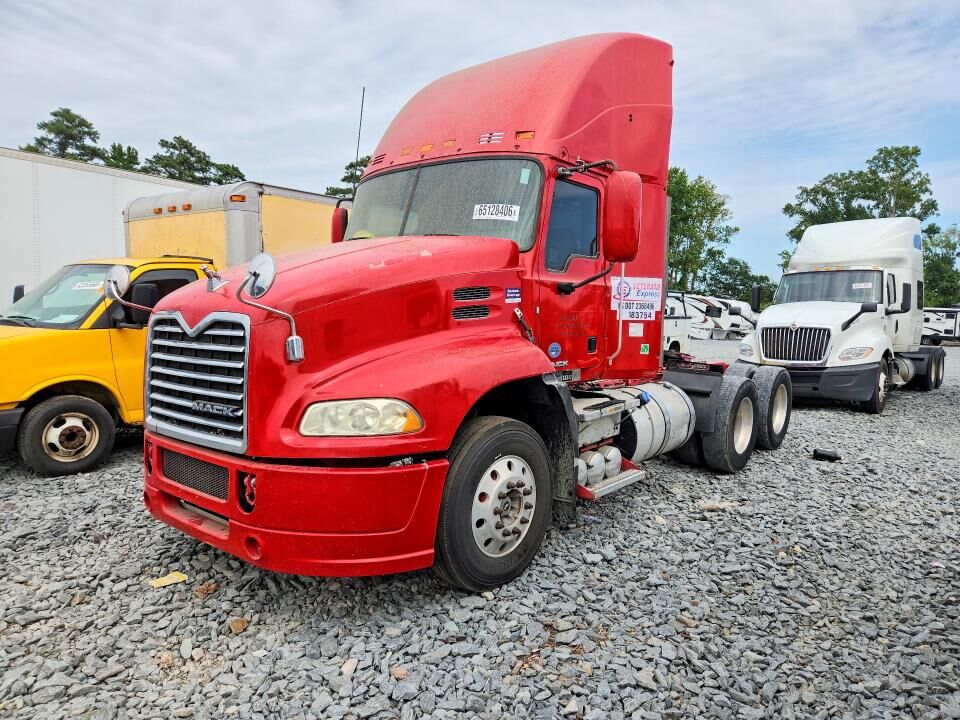 2015 MACK CXU
