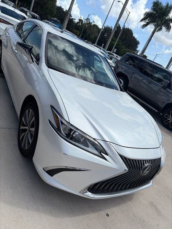 2019 LEXUS ES