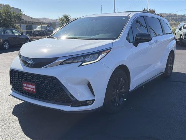 2024 TOYOTA Sienna