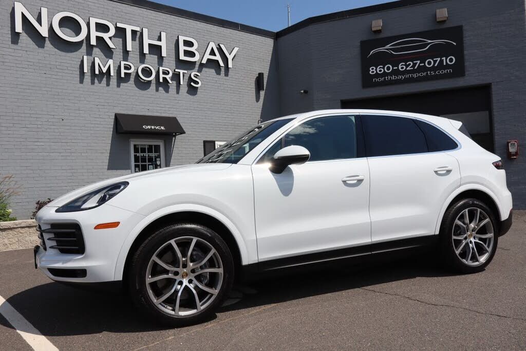 2022 PORSCHE Cayenne