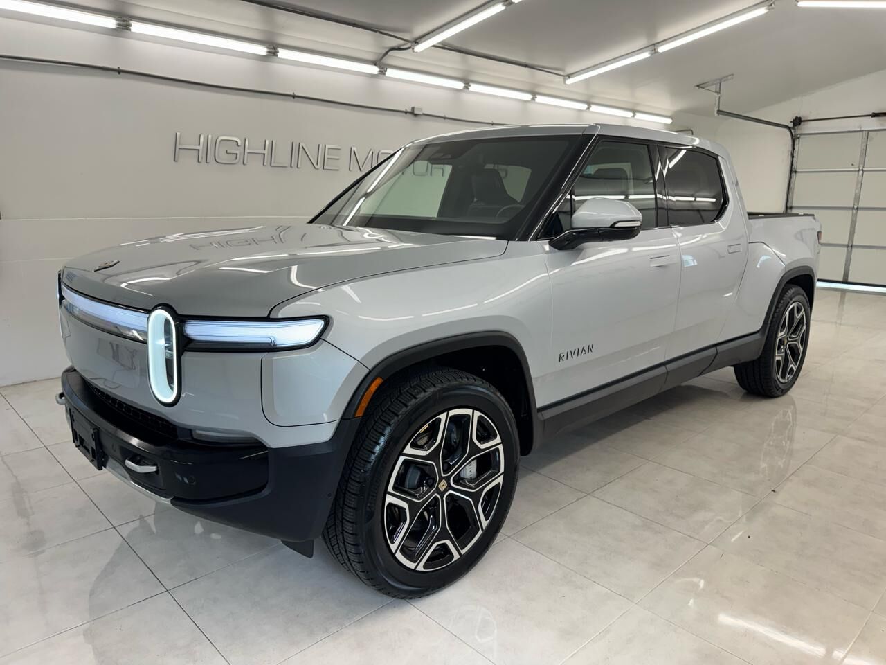2025 RIVIAN R1T