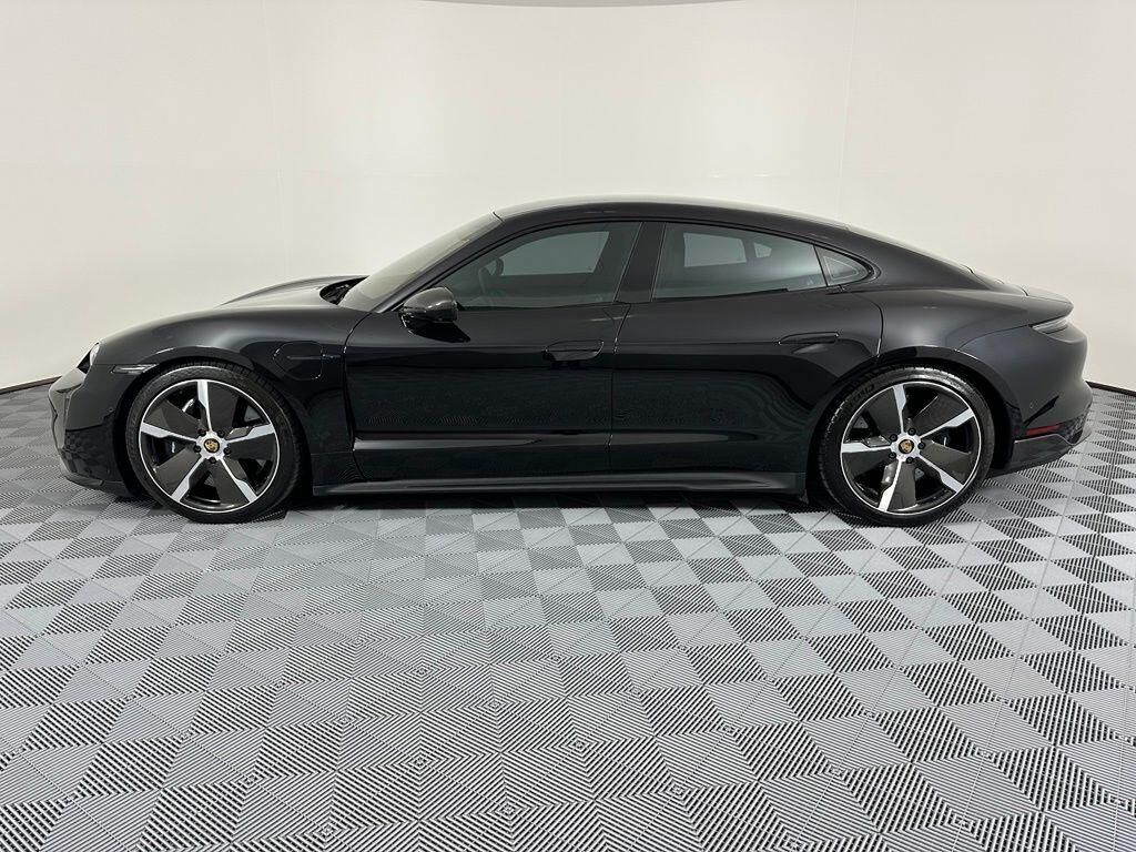 2020 PORSCHE Taycan