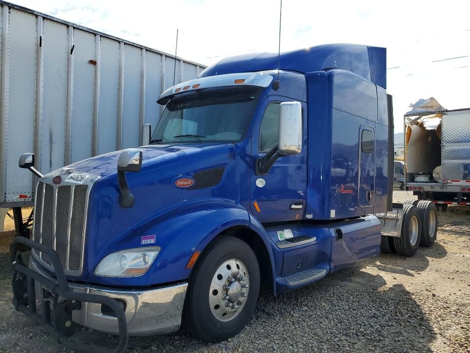 2017 PETERBILT 579