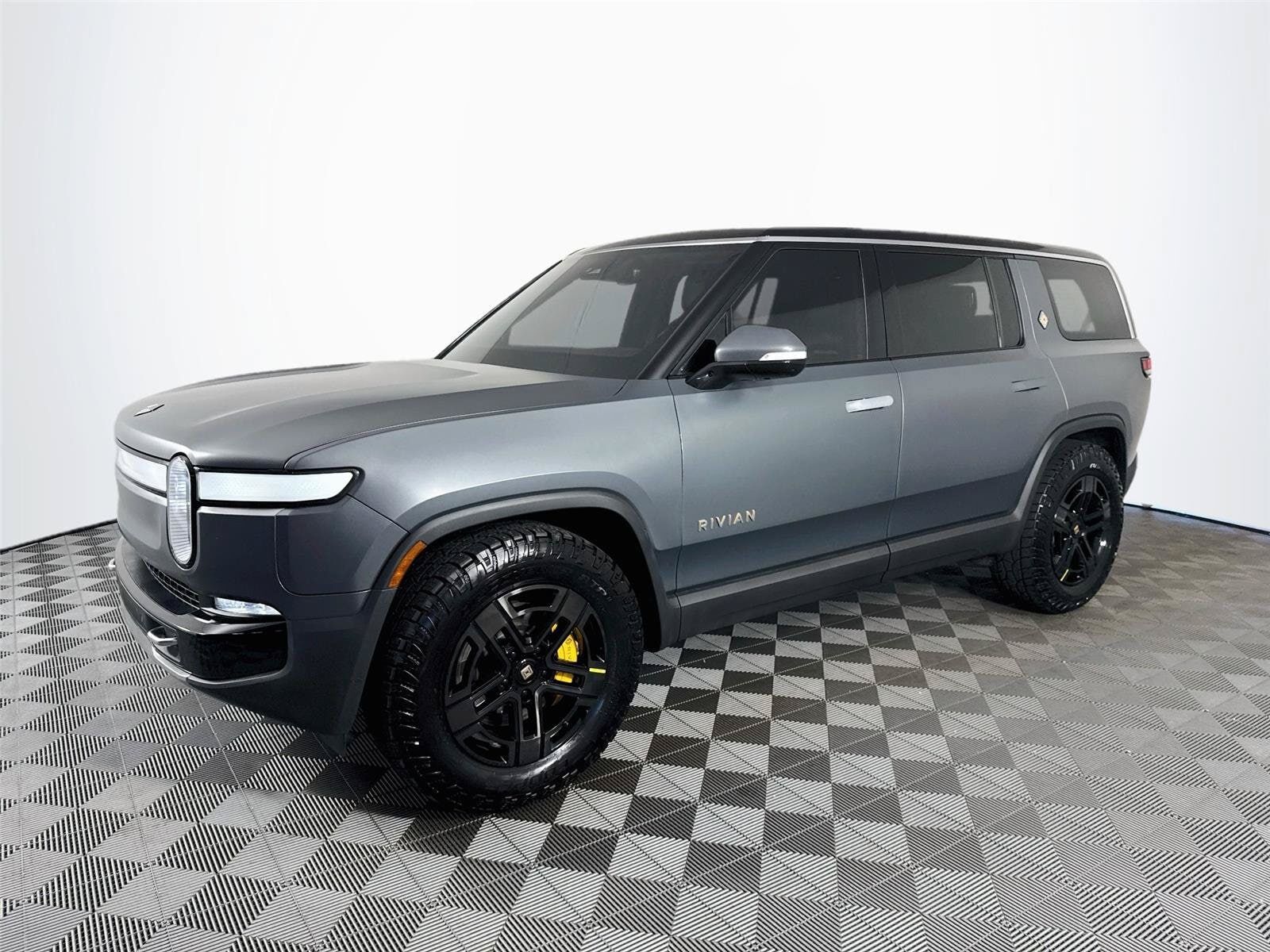 2024 RIVIAN R1S
