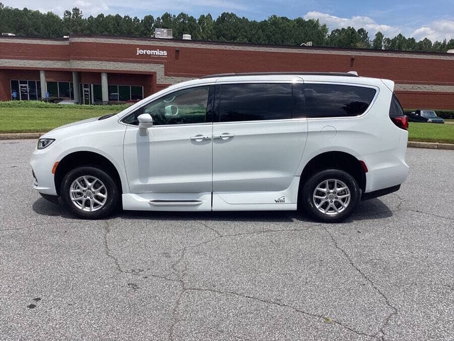 2022 CHRYSLER Pacifica