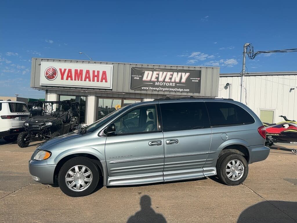 2004 CHRYSLER Town and Country