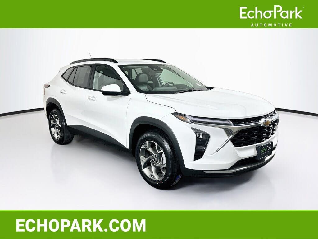 2025 CHEVROLET Trax