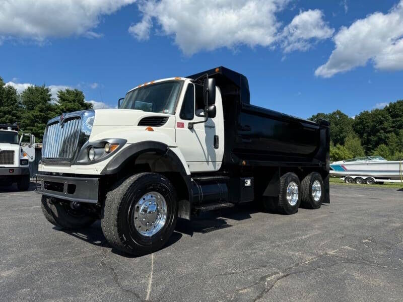 2009 INTERNATIONAL SF547