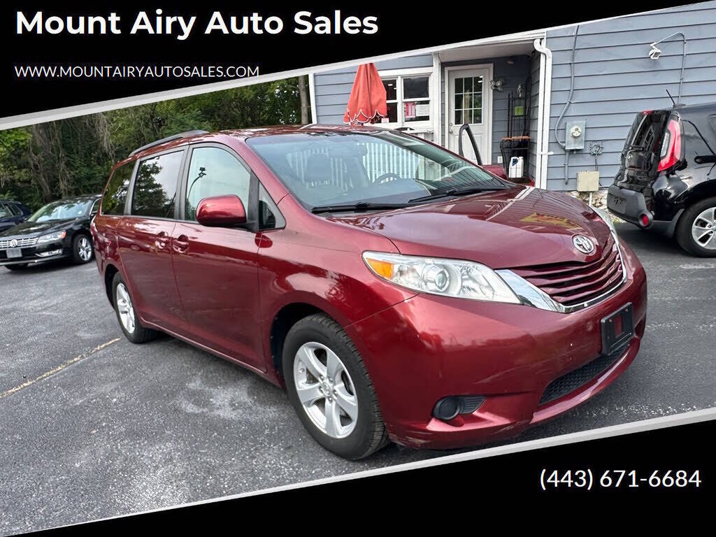 2017 TOYOTA Sienna