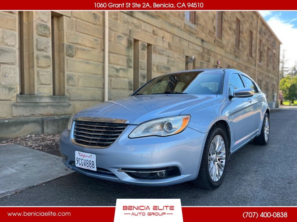 2013 CHRYSLER 200