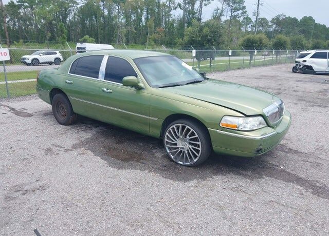 2003 LINCOLN Town Car