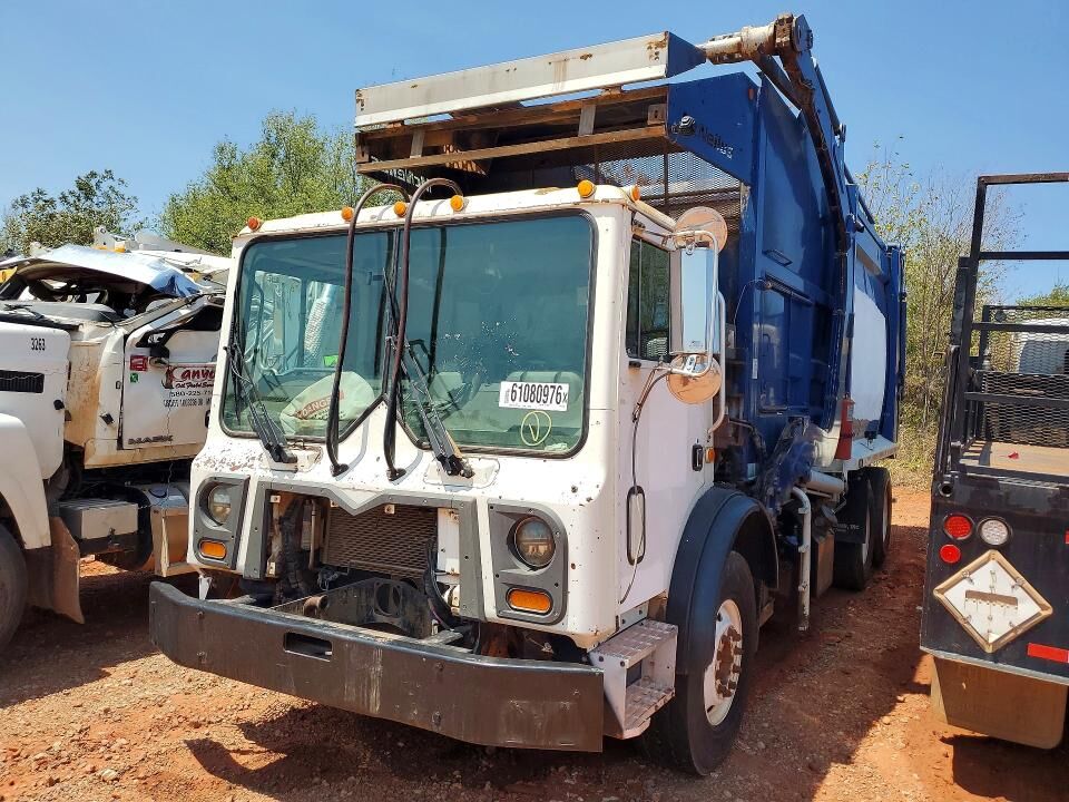 2012 MACK MRU
