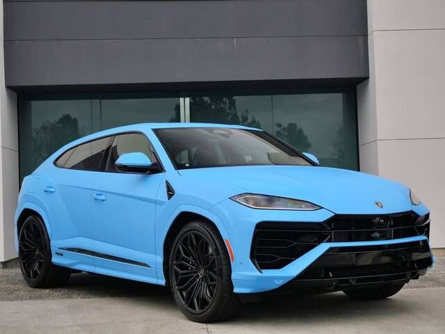 2026 LAMBORGHINI URUS