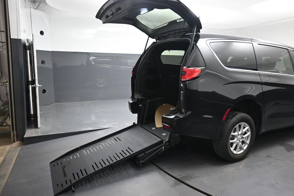 2025 CHRYSLER Pacifica