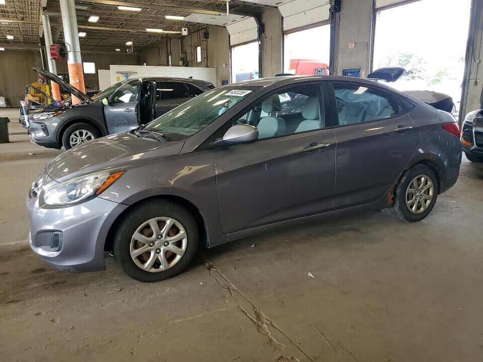 2013 HYUNDAI Accent