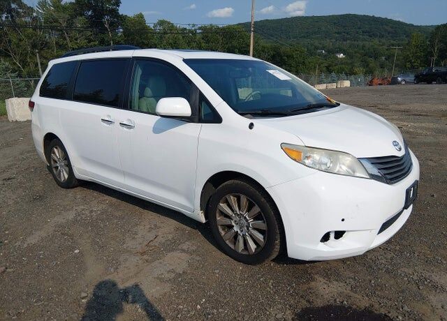 2014 TOYOTA Sienna