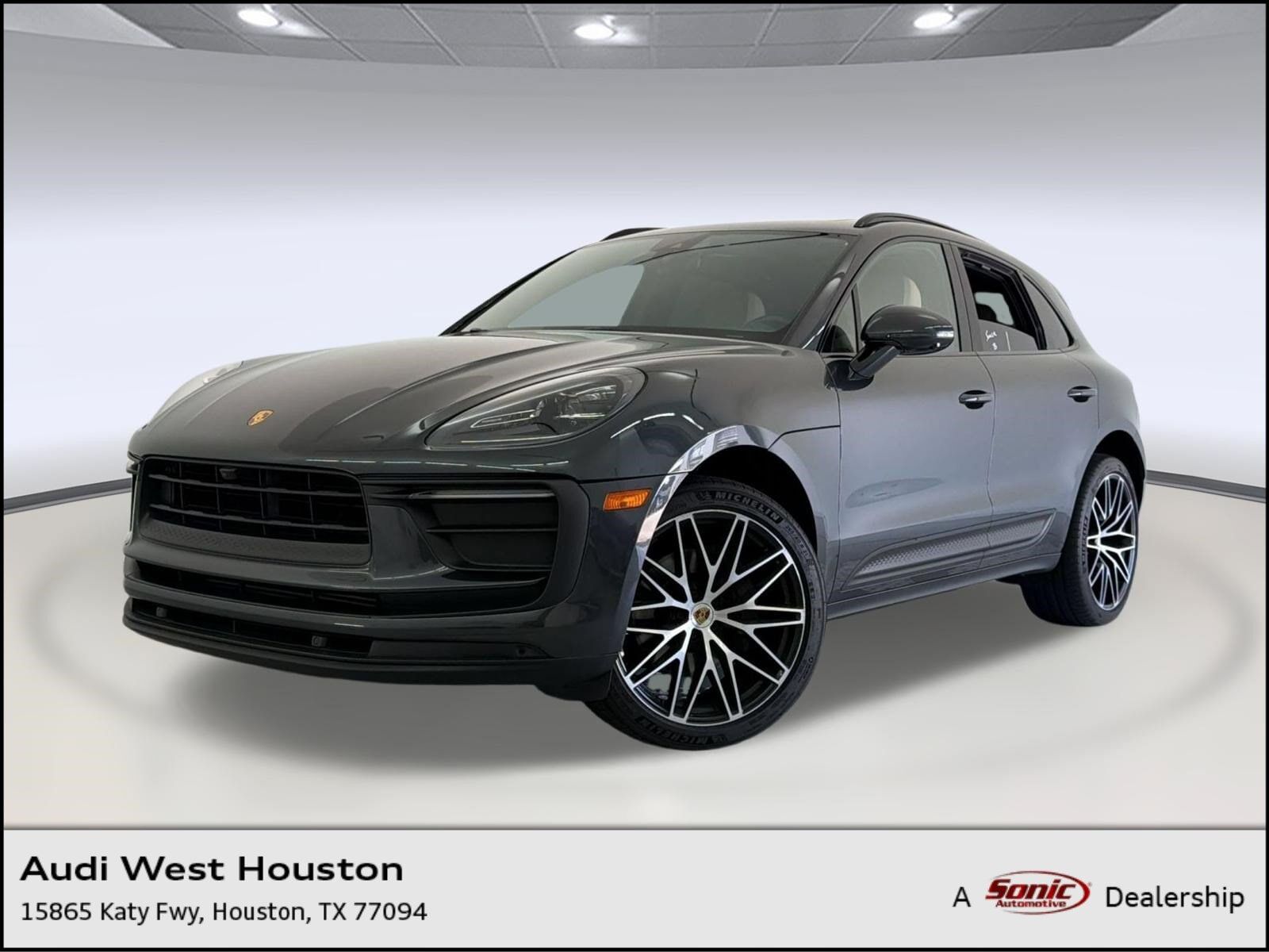 2022 PORSCHE Macan