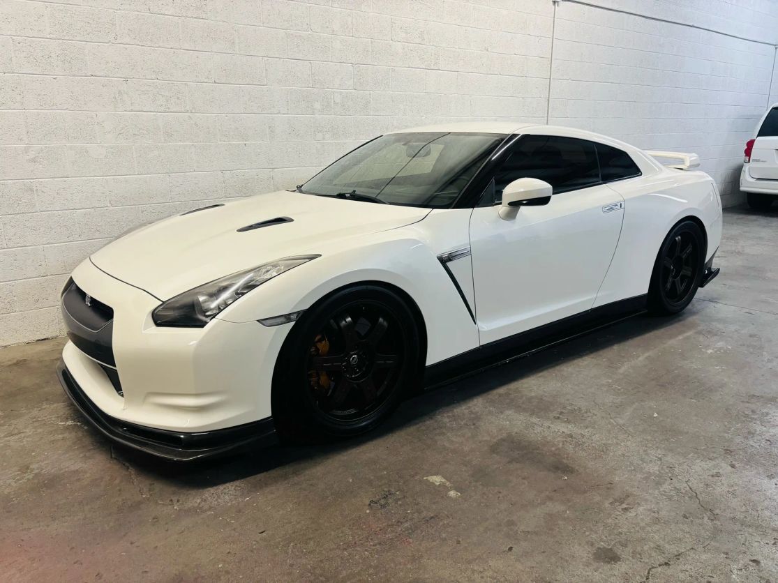 2010 NISSAN GT-R