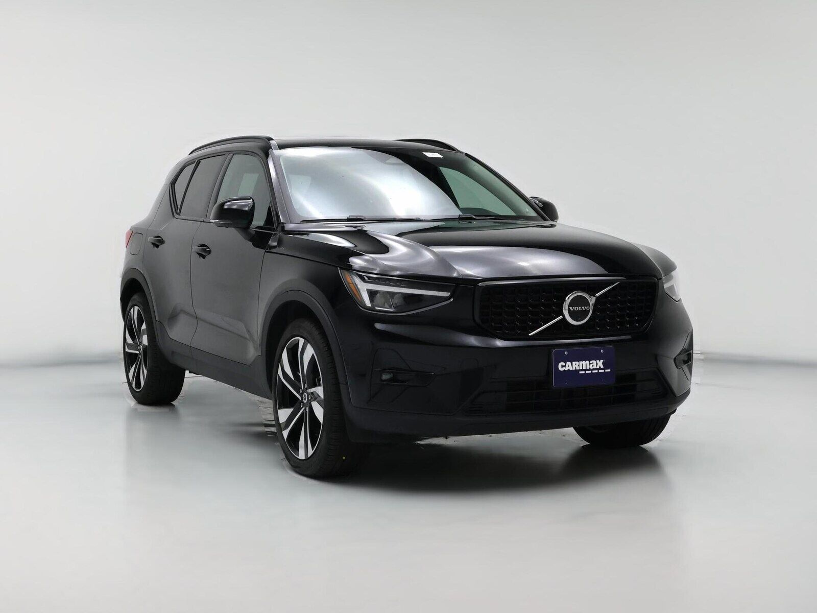 2025 VOLVO XC40