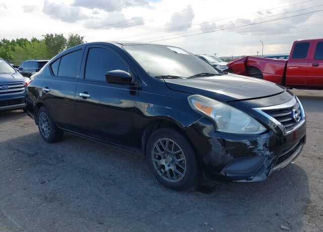 2015 NISSAN Versa
