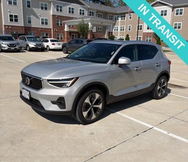 2023 VOLVO XC40
