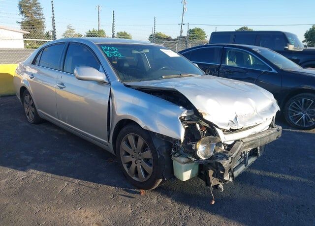 2005 TOYOTA Avalon