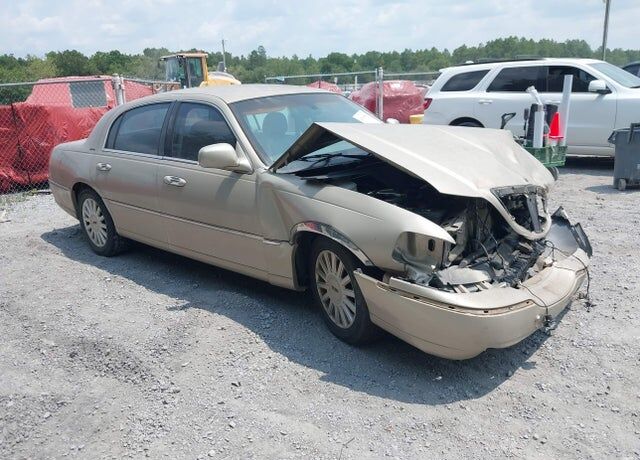 2005 LINCOLN Town Car