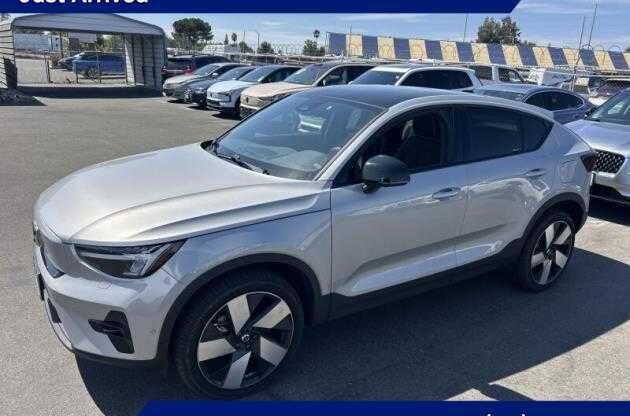 2023 VOLVO C40