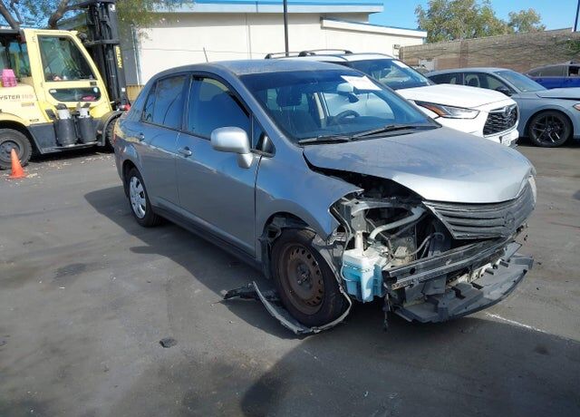2011 NISSAN Versa