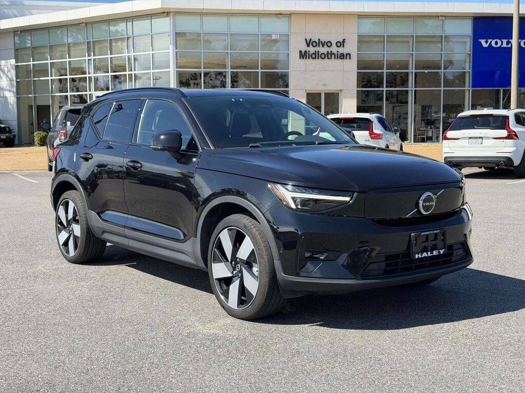 2023 VOLVO XC40