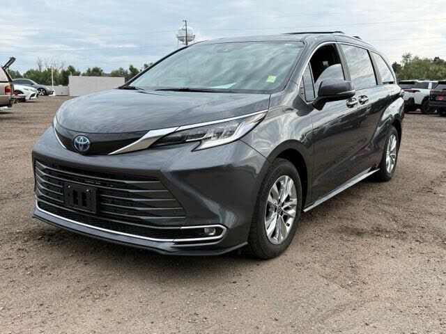 2025 TOYOTA Sienna