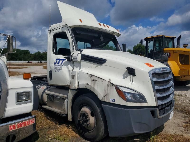 2019 FREIGHTLINER New Cascadia 126" Day cab