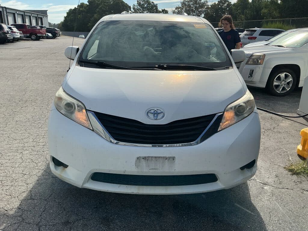 2012 TOYOTA Sienna