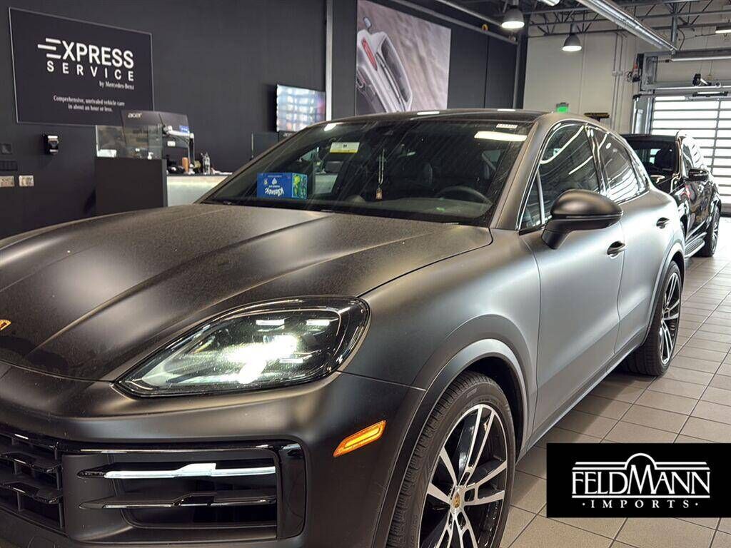 2024 PORSCHE Cayenne