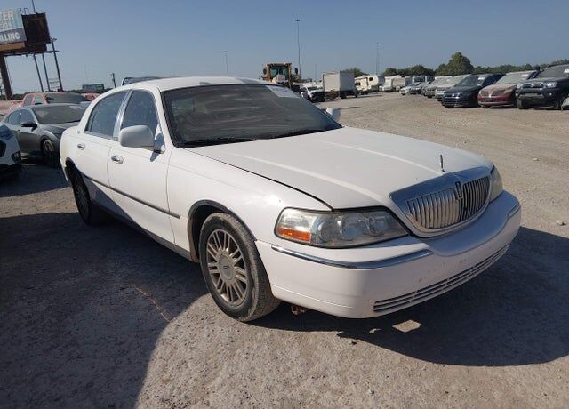 2008 LINCOLN Town Car