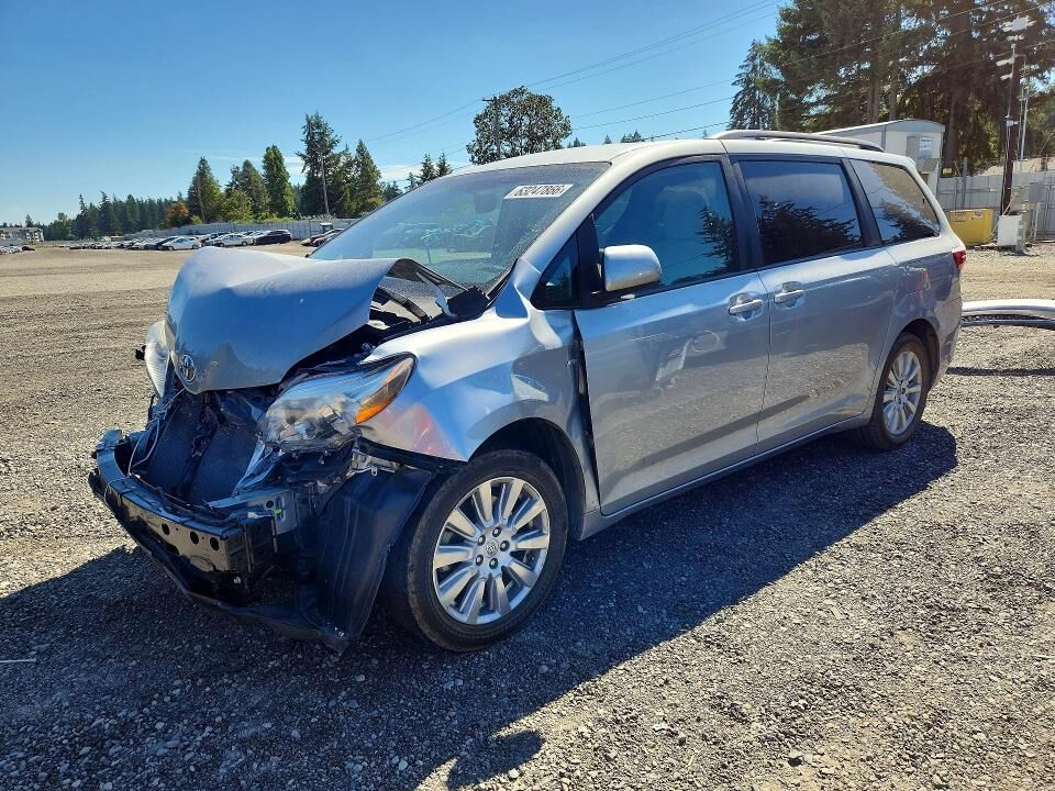 2017 TOYOTA Sienna