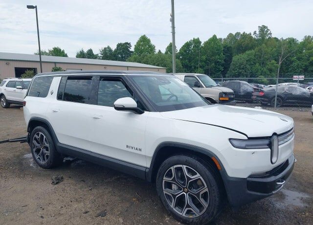 2025 RIVIAN R1S