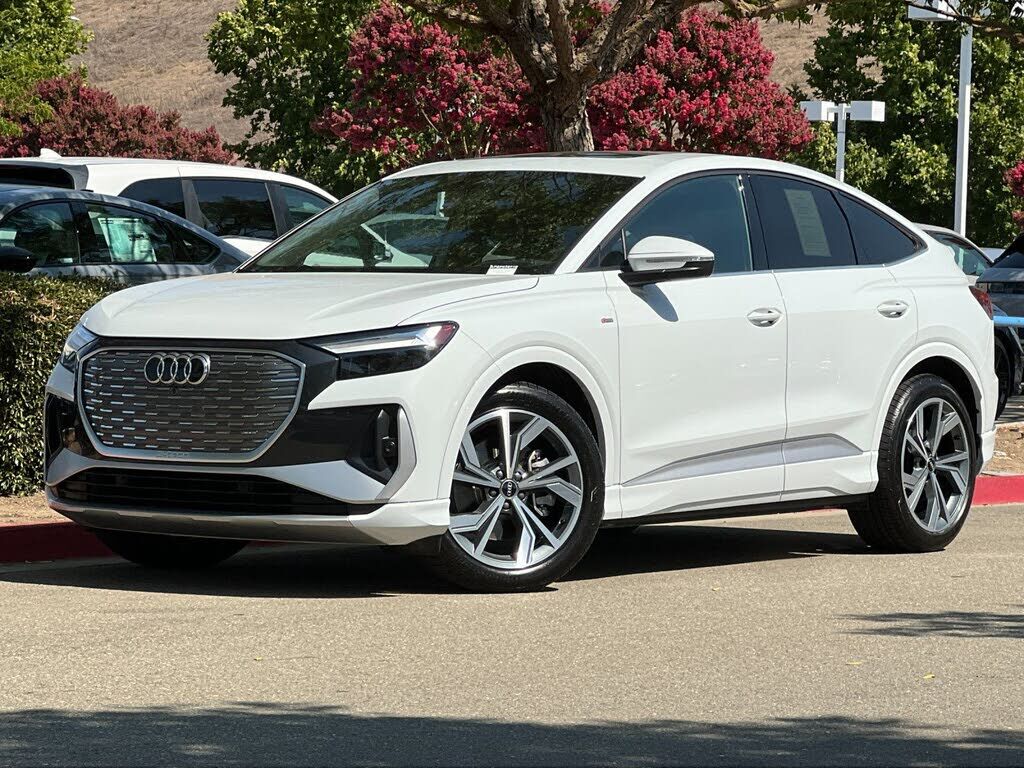 2025 AUDI Q4