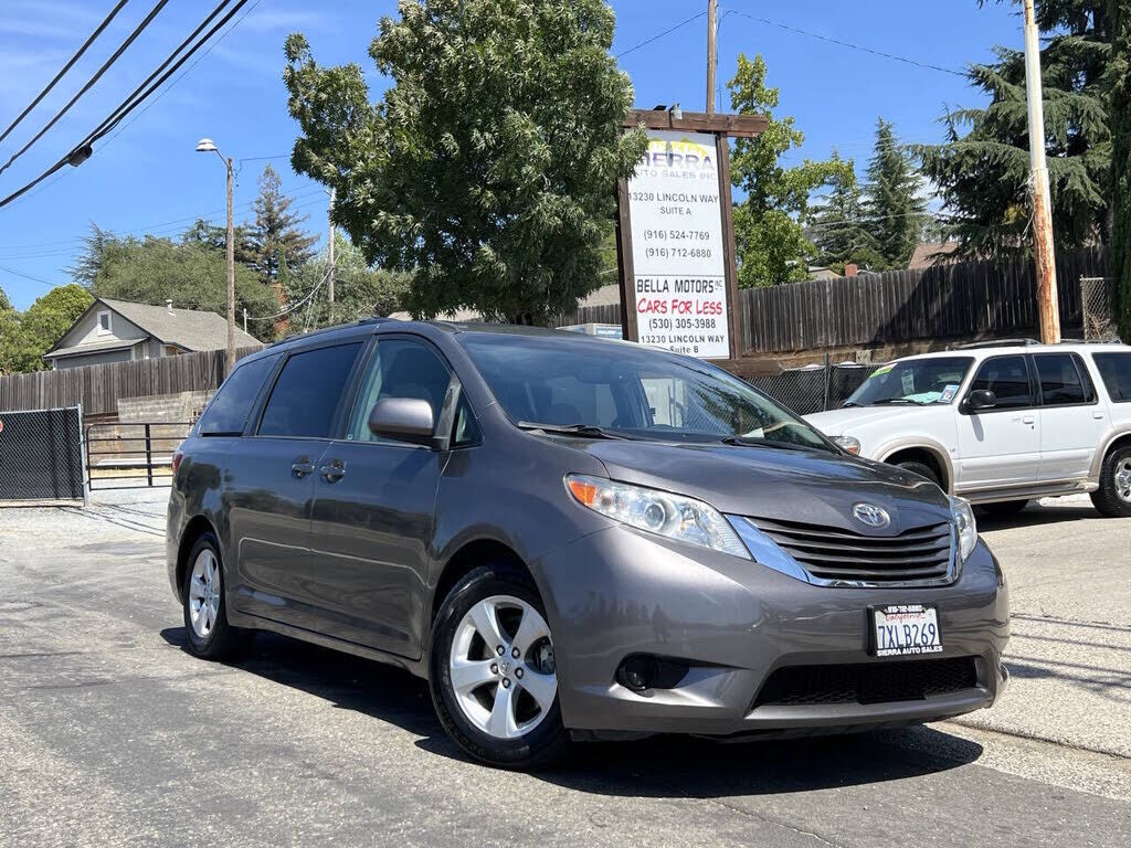 2017 TOYOTA Sienna