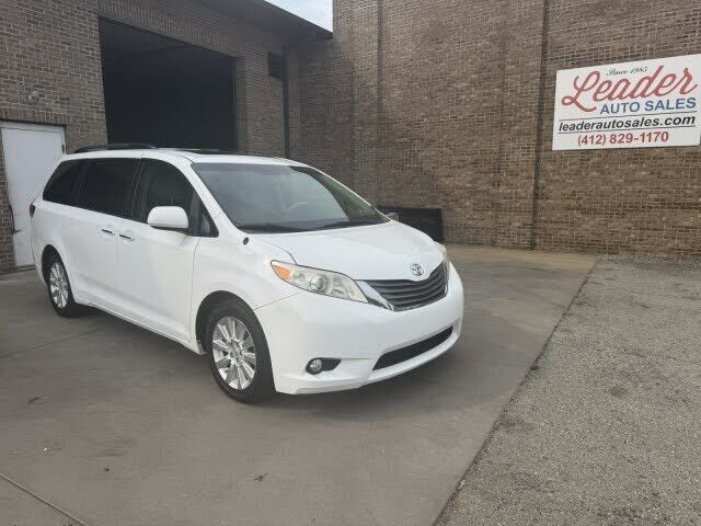 2014 TOYOTA Sienna