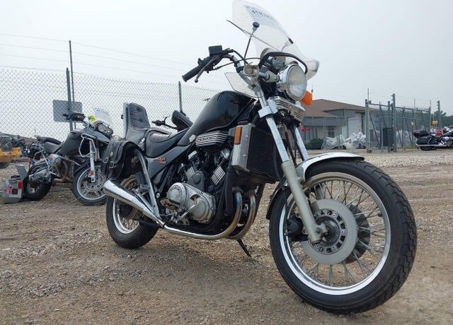1985 SUZUKI GV700GL