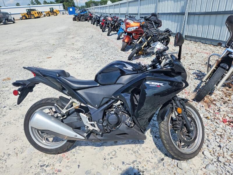 2011 HONDA CB