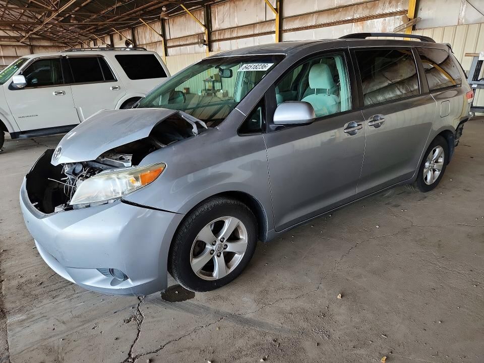 2013 TOYOTA Sienna