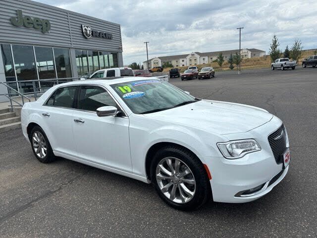 2019 CHRYSLER 300